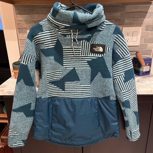 The North Face Fleece Pullover - Picture 7 of 7